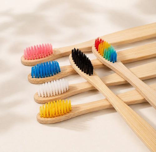 Cepillo de dientes de bambú. Higiene diaria sostenible. Color aleatorio.